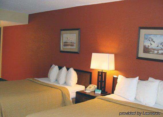 Quality Inn & Suites Mayo Clinic Area Rochester Room photo